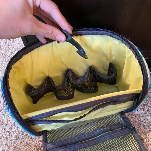 Toiletry bag - Picture 3 of 3